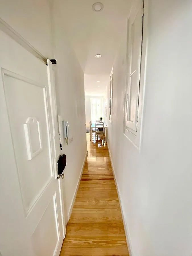 20-2 Lisbon Castle View Apartment With French Terrace